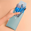 Imagen de Set de brochas para maquillaje en estuche símil cuero