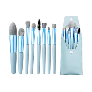 Imagen de Set de brochas para maquillaje en estuche símil cuero
